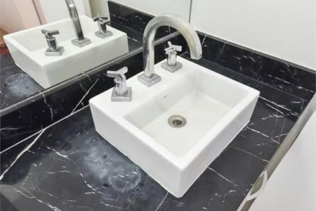 Apartamento no Ipiranga de 94m2 com 2 dorms, 1 suíte, 3 banheiros, 2 vagas. Estuda permuta.