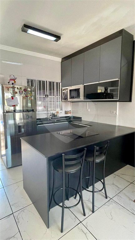 Casa Térrea à Venda com 3 dormitórios em Atibaia/SP