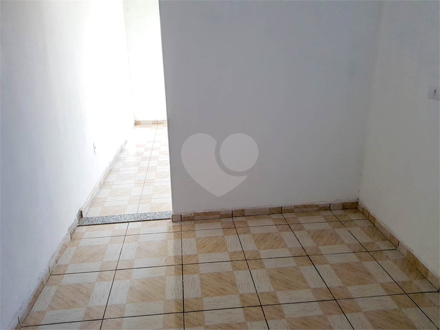 Sobrado para moradia de família grande ou para investidor.