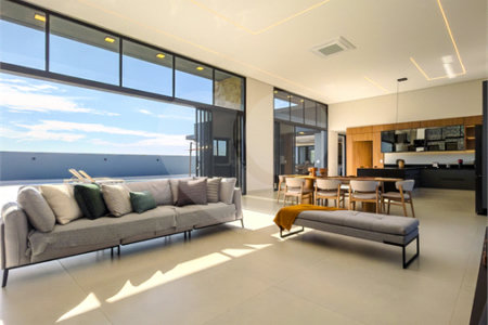 Indaiatuba - Quintas da Terracota - 1252 m² de terreno - casa térrea com 514 m² de área construída -3 vagas de garagem cobertas e 3 descobertas Lavabo - Sala de estar e jantar amplas e integradas - Escritório privativo - Cozinha toda equipada com geladeira, forno, micro-ondas, lava-louças,