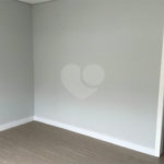 Sobrado de alto padrão no Swiss Park, totalmente reformado, com 4 suítes, piscina, elevador, espaço gourmet, 4 vagas e condomínio com lazer completo.