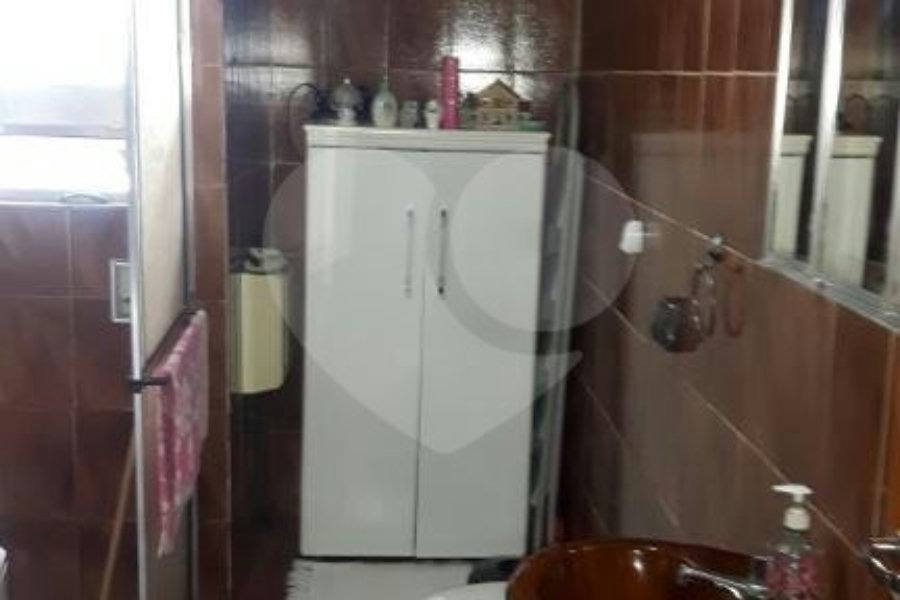 Casa à venda com 2 quartos, sendo 1 suíte, no condomínio Travessa Carmem Lúcia Carneiro,88, São Paulo - SP