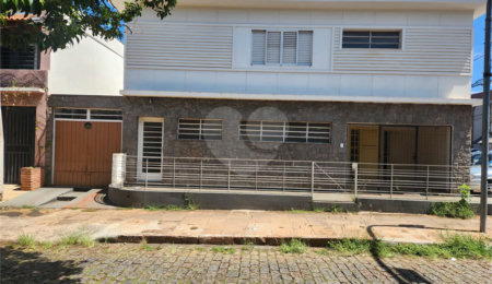 Sobrado à venda com 4 quartos, sendo 1 suíte,  no Centro, Araraquara, SP