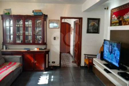 Sobrado à venda com 4 quartos, sendo 1 suíte, em Vila Vitório Mazzei, São Paulo, SP
