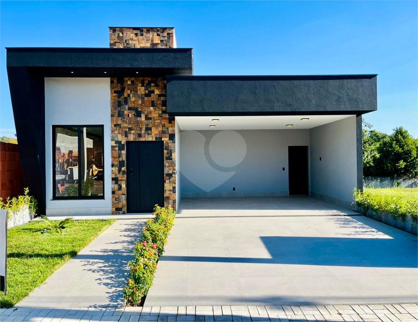 Casa à venda com 3 quartos, sendo 1 suíte,  no condomínio Cerejeiras, Araçoiaba da Serra - SP