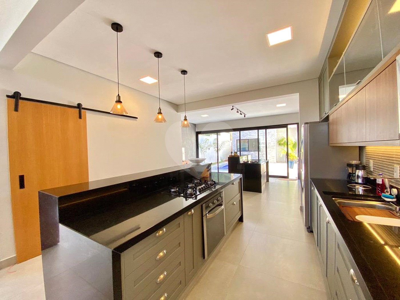 Casa à venda com 4 suítes no condomínio Jardim Vila Paradiso, Indaiatuba - SP