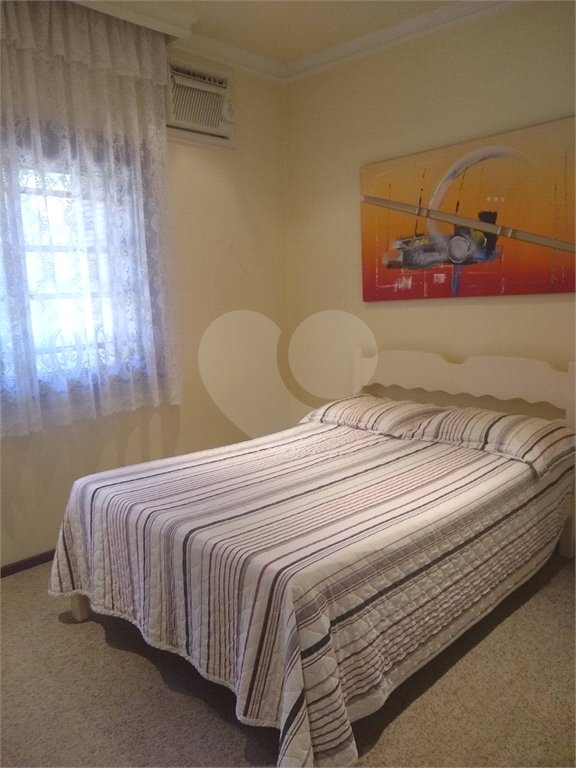 Casa à venda com 4 quartos, sendo 2 suítes, no condomínio Osato, Atibaia - SP