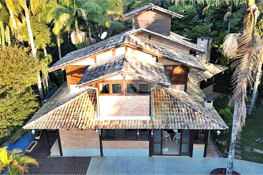 Casa à venda com 4 suítes em Serra da Cantareira, Mairiporã, SP