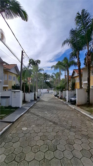 Casa à venda com 2 suítes no condomínio Village Palmas, São Paulo - SP