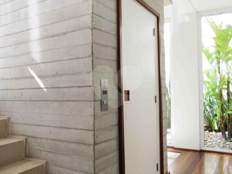 Casa à venda com 4 suítes no condomínio Bauhaus, São Paulo - SP