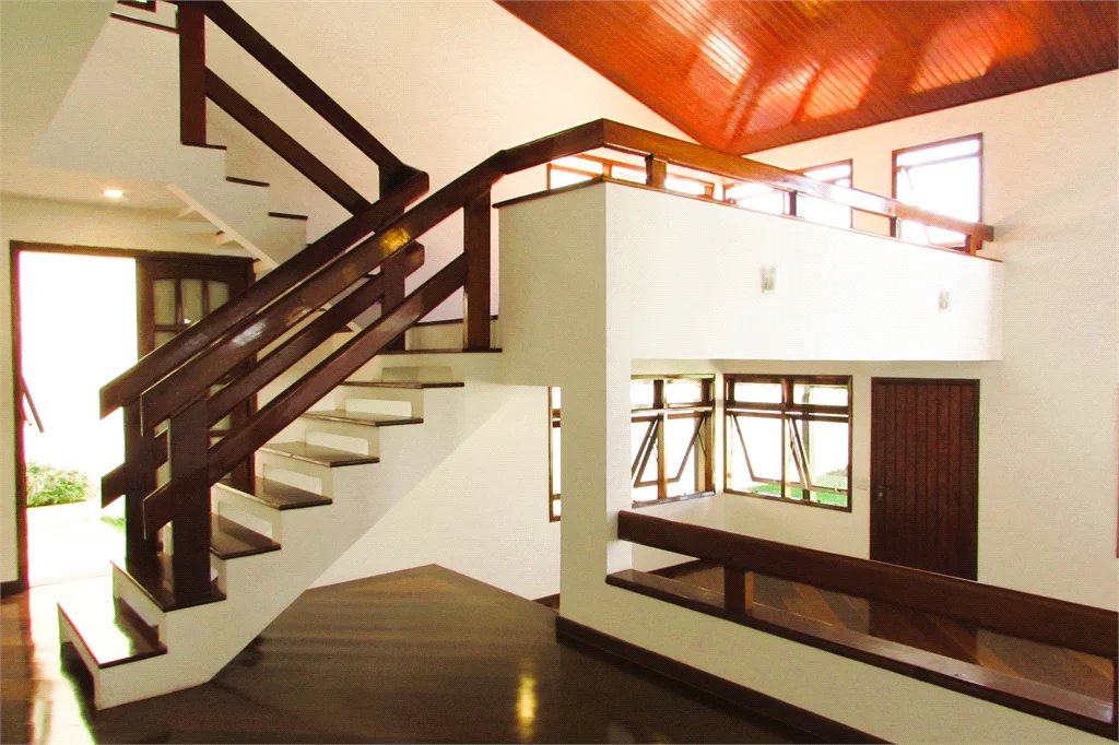 Casa para alugar com 4 quartos, sendo 2 suítes, em Cidade São Francisco, São Paulo, SP