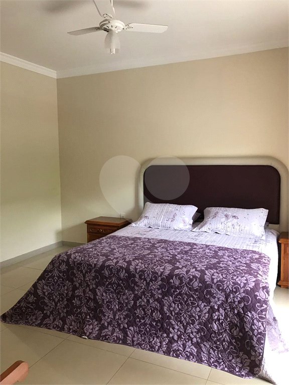 Sobrado à venda com 3 quartos, sendo 2 suítes, em Jardim Tropical, Cuiabá, MT