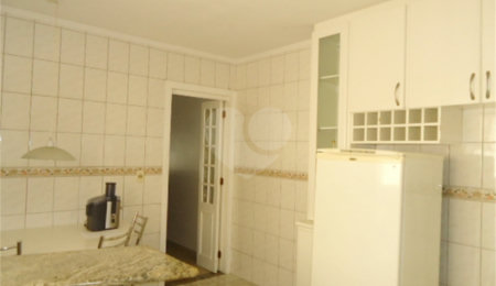 Sobrado à venda com 3 quartos, sendo 1 suíte,  em Jardim Peri, São Paulo, SP