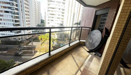 Apartamento à venda com 4 quartos, sendo 1 suíte,  em Moema, São Paulo, SP