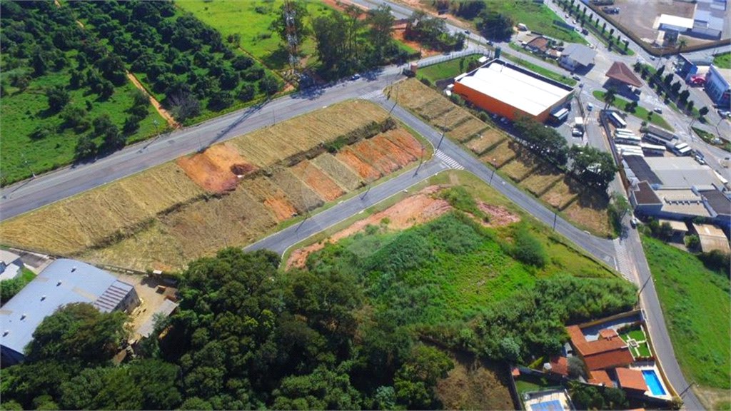Terreno à venda com 1 suíte no condomínio Comercial Independência, Vinhedo - SP