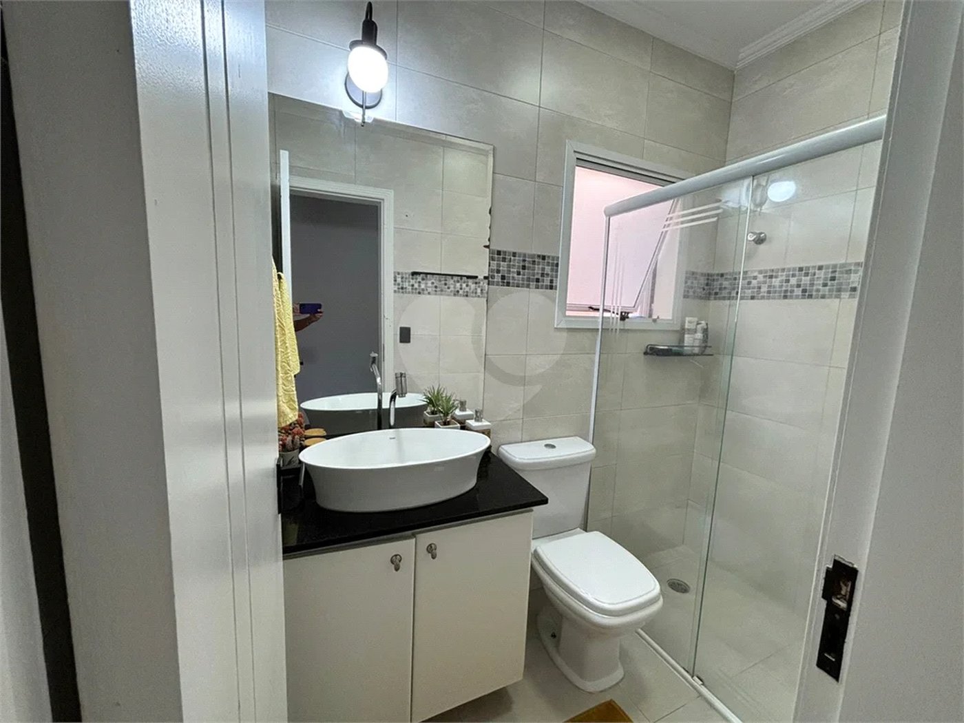 Casa à venda com 3 quartos, sendo 1 suíte, no condomínio Mira Estrela, São Paulo - SP