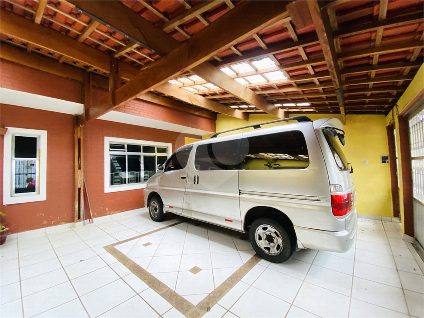 Sobrado à venda com 4 quartos, sendo 1 suíte, em Vila Gilda, Santo André, SP