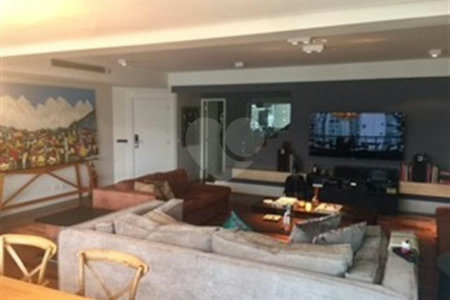 Apartamento à venda com 3 suítes em Campo Belo, São Paulo, SP