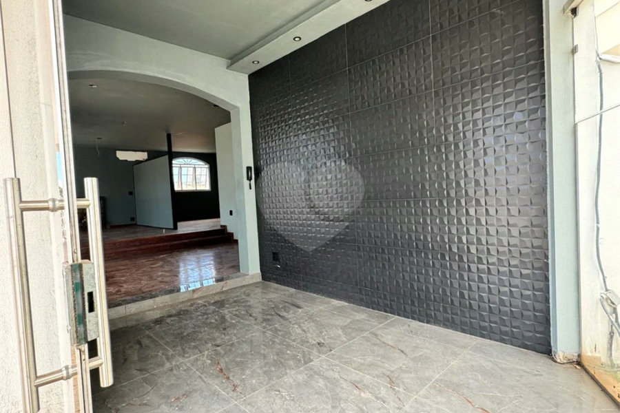 Sobrado Residencial e Comercial em Área Nobre de Piracicaba, para venda e locação.
