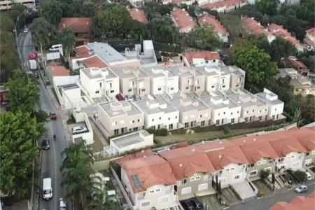 Casa à venda com 3 quartos, sendo 1 suíte, no condomínio Villaggio Viana, Cotia - SP