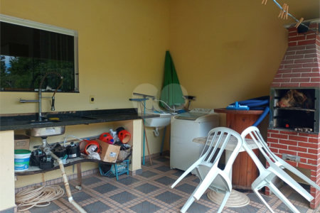 Casa à venda com 4 quartos, sendo 1 suíte,  no condomínio Village da Serra, Araçoiaba da Serra - SP