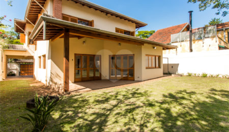 Sobrado à venda com 4 quartos, sendo 1 suíte,  em Jardim Marajoara, São Paulo, SP