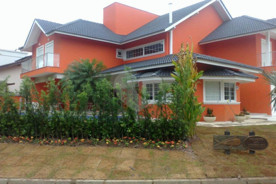 Sobrado à venda com 5 suítes em Enseada, Bertioga, SP