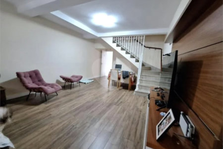 Casa à venda com 3 quartos, sendo 1 suíte, em Vila Gomes, São Paulo, SP