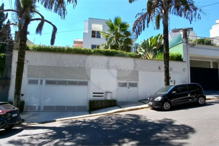 Sobrado à venda ou para alugar com 7 quartos, sendo 4 suítes,  em Cidade Jardim, São Paulo, SP