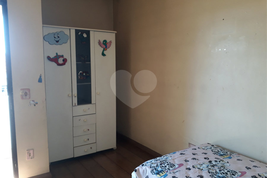 Sobrado à venda com 4 quartos, sendo 1 suíte, em Vila Constança, São Paulo, SP