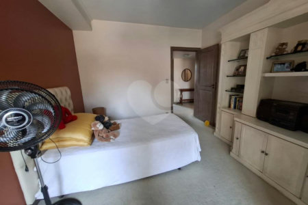 Casa à venda com 5 quartos, sendo 3 suítes,  em Alto da Boa Vista, São Paulo, SP