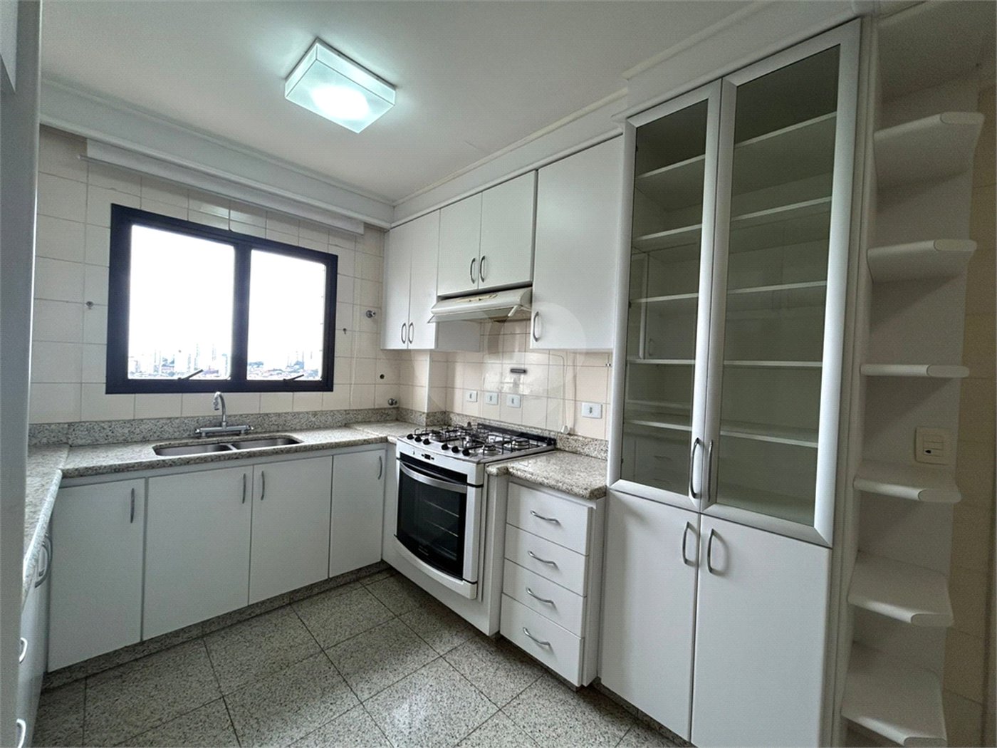 Apartamento à venda com 3 quartos, sendo 1 suíte,  em Vila Brasilina, São Paulo, SP