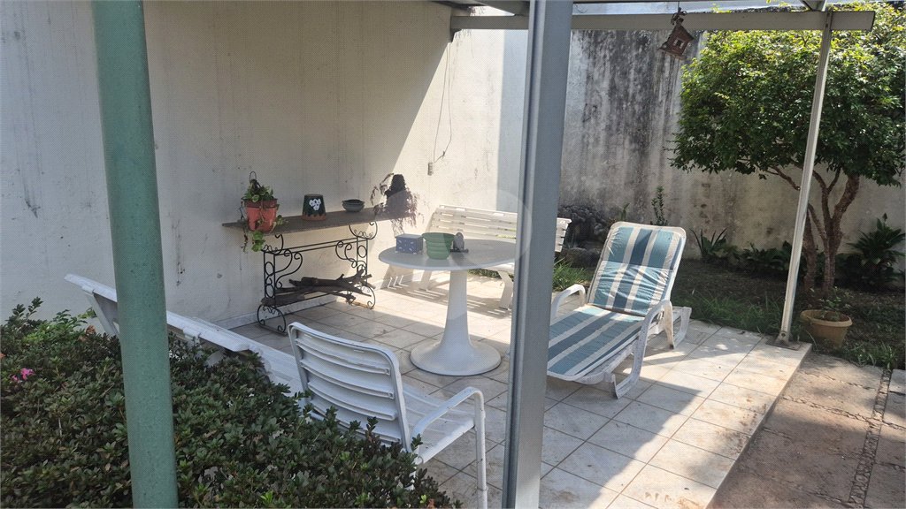 Casa à venda com 4 quartos, sendo 3 suítes,  no condomínio Chácara das Rosas, São Paulo - SP