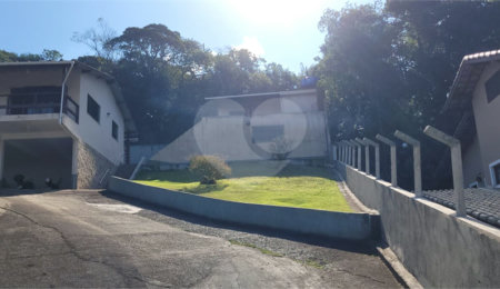 Casa à venda com 5 quartos, sendo 2 suítes, no condomínio Alpes da Cantareira, Mairiporã - SP