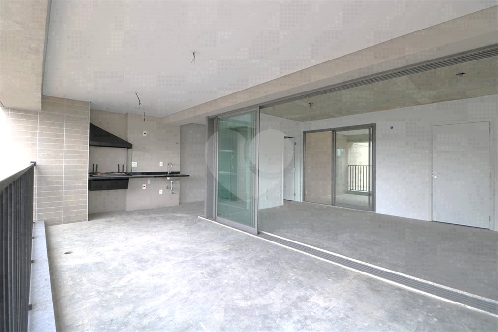 Apartamento à venda com 3 suítes em Moema, São Paulo, SP