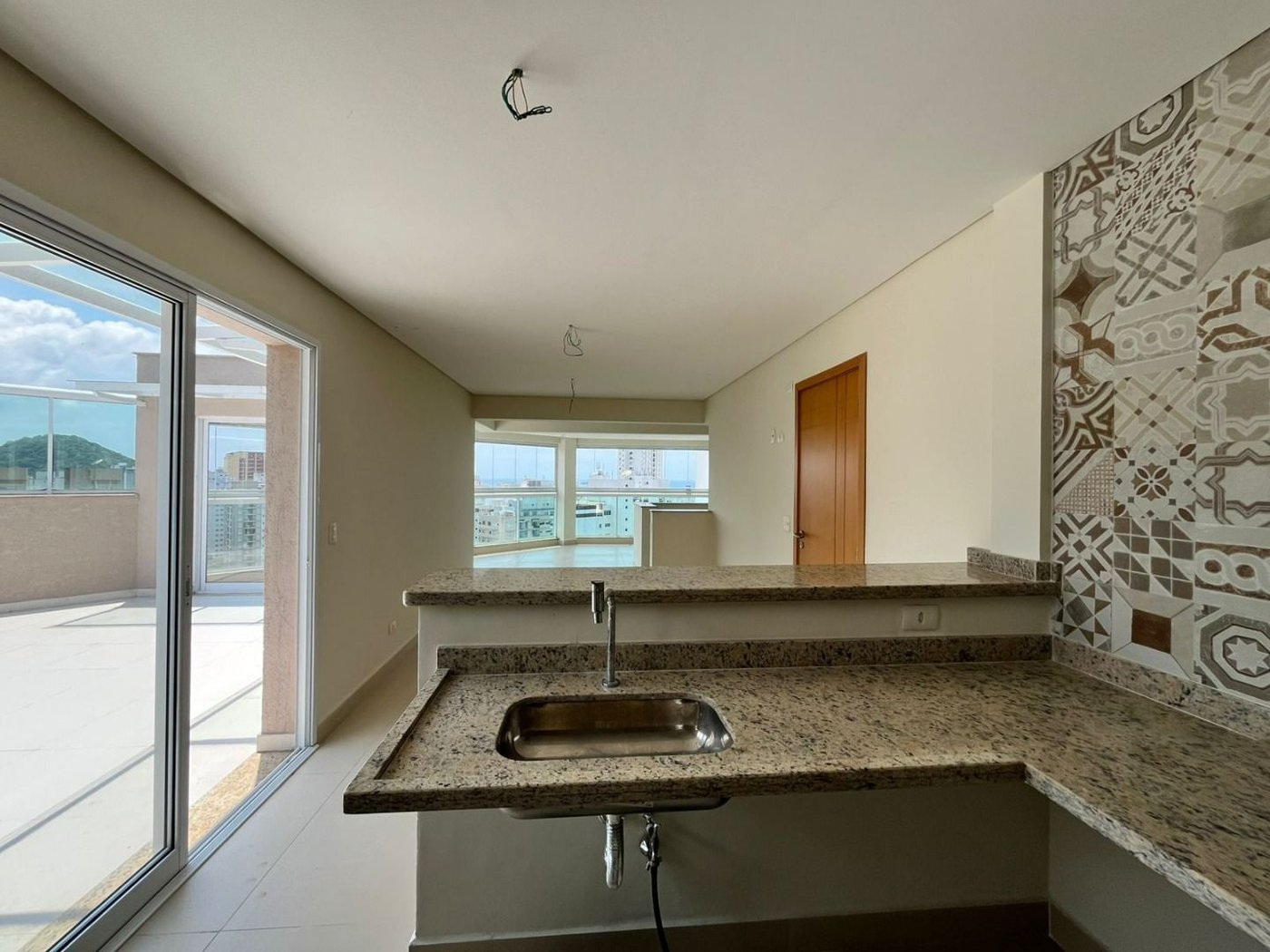 Cobertura com 3 dormitórios à venda, 270 m² por R$ 2.890.000,00 - Barra Funda - Guarujá/SP