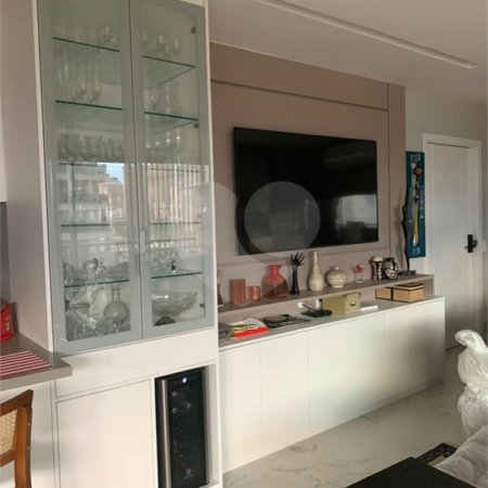 Apartamento para alugar com 3 quartos, sendo 2 suítes, em Jardim das Acácias, São Paulo, SP