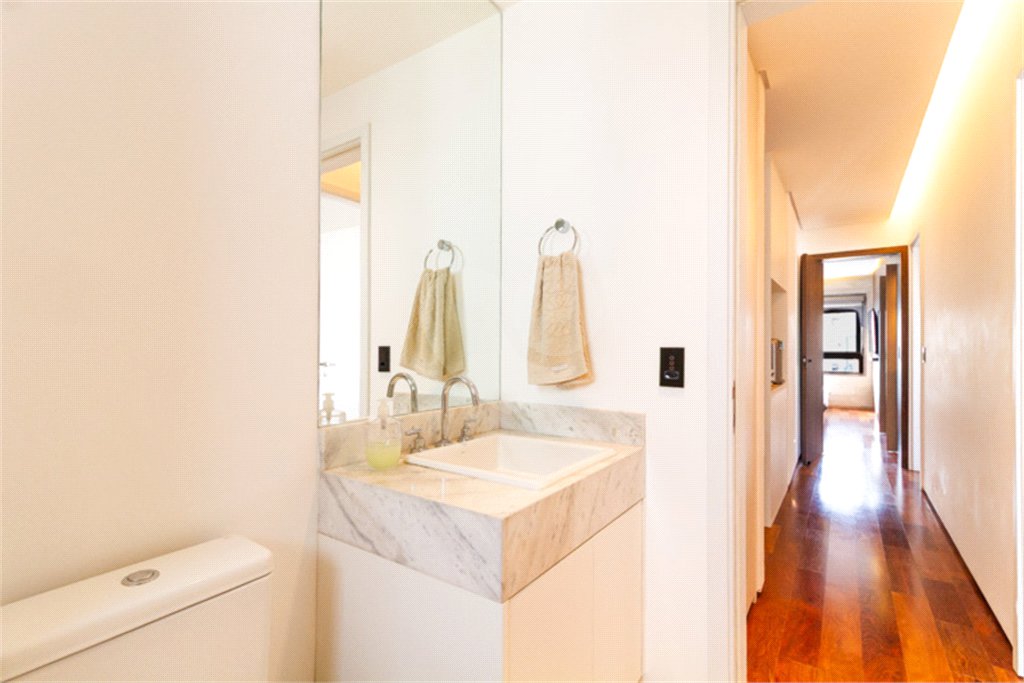 Apartamento à venda com 3 quartos, sendo 1 suíte, em Vila Mariana, São Paulo, SP