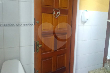 Sobrado à venda com 3 quartos, sendo 1 suíte,  em Vila do Castelo, São Paulo, SP