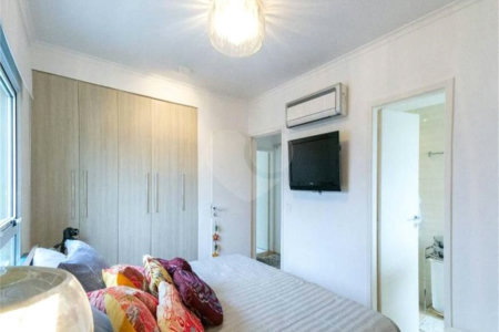 Apartamento à venda com 2 quartos, sendo 1 suíte, em Vila Olímpia, São Paulo, SP