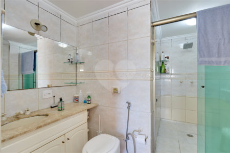 Apartamento à venda com 4 quartos, sendo 1 suíte, em Jardim Marajoara, São Paulo, SP