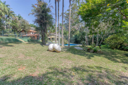 Casa à venda com 6 quartos, sendo 2 suítes, no condomínio Chácara Flora, São Paulo - SP