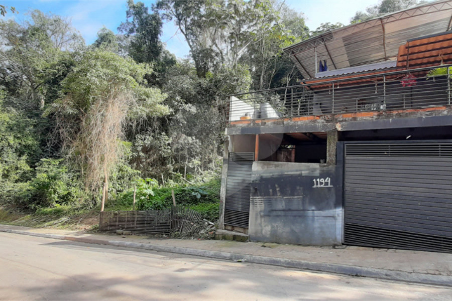 Sobrado à venda com 3 quartos, sendo 1 suíte, em Serra da Cantareira, Mairiporã, SP