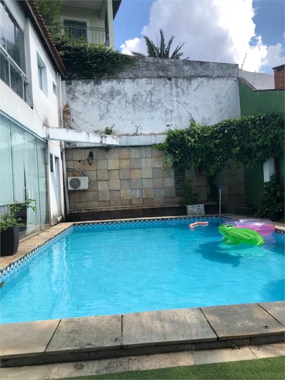 Casa à venda com 8 quartos, sendo 4 suítes,  em Jardim Leonor, São Paulo, SP
