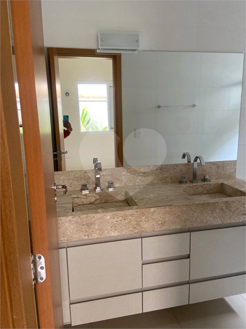 Casa à venda ou para alugar com 3 suítes no condomínio Portal das Tipuanas, Araraquara - SP