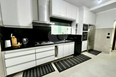 Casa à venda com 4 suítes em Vila Mazarino, Itapetininga, SP
