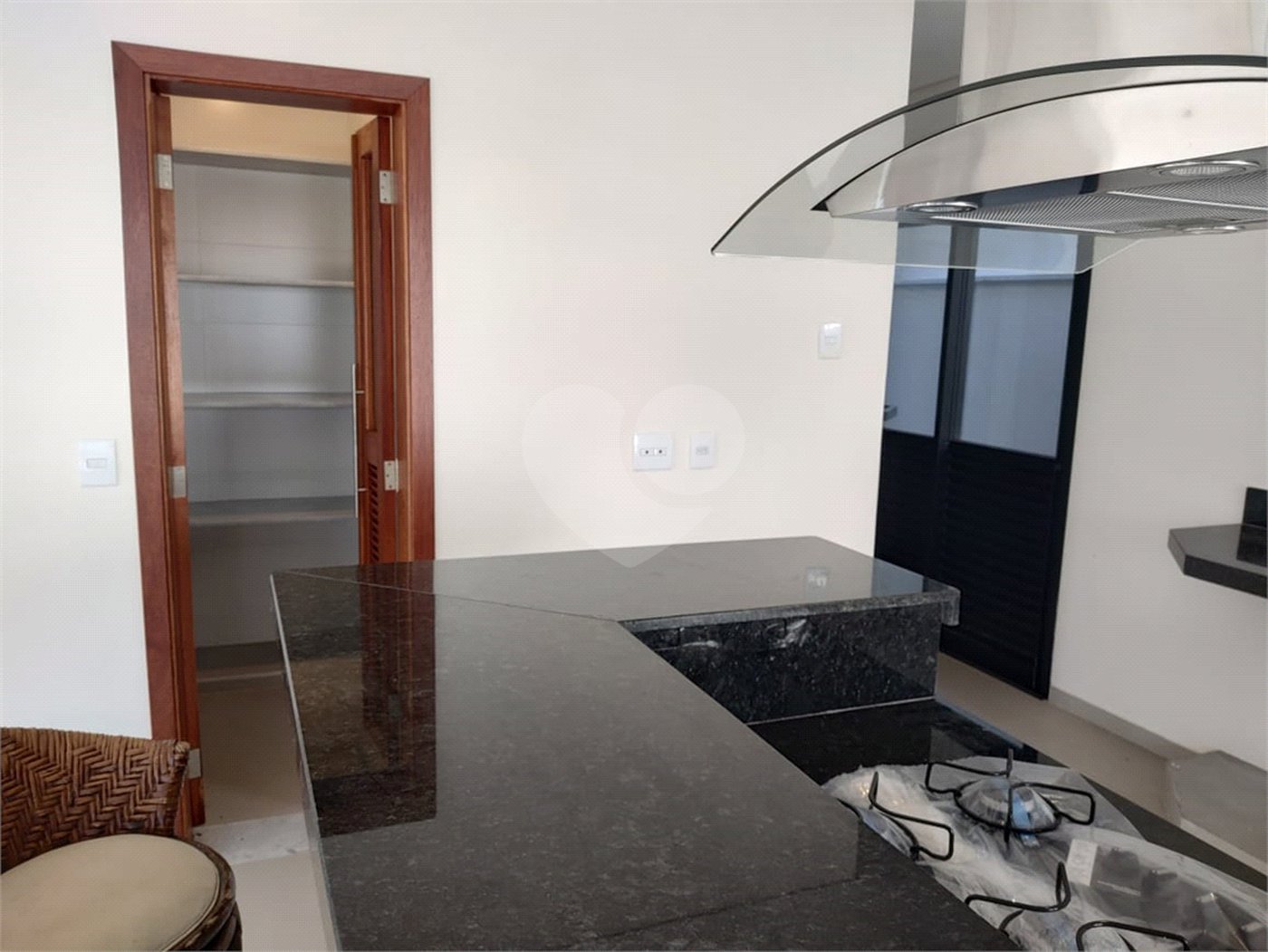Casa à venda com 3 suítes no condomínio Santa Isabel I, Louveira - SP