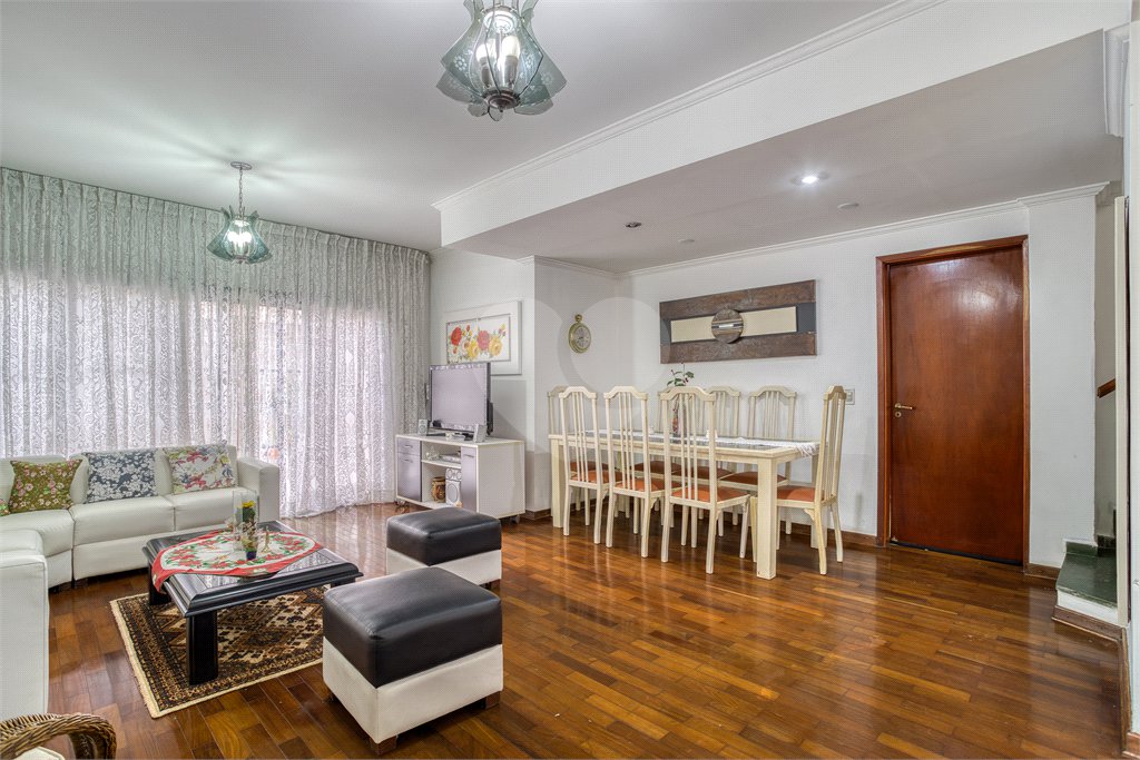 Casa de Vila à venda com 4 quartos, sendo 2 suítes, em Granja Julieta, São Paulo, SP