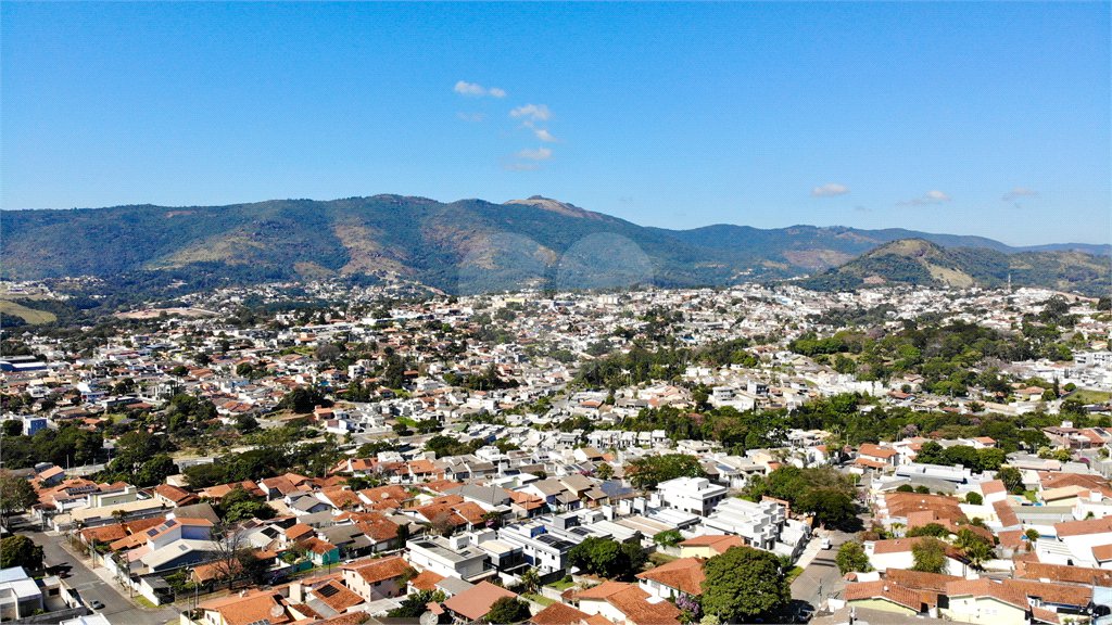 Sobrado à venda com 3 suítes em Jardim do Lago, Atibaia, SP