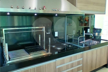 Casa à venda com 3 suítes no condomínio Figueira Garden, Atibaia - SP